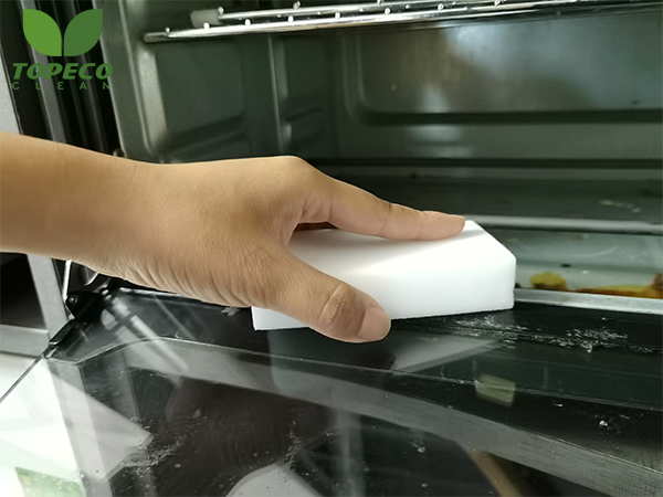 magic  eraser is suitable for cleaning oven door