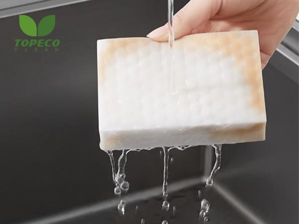 wet magic eraser sponge for cleaning 